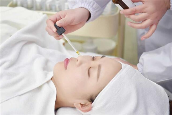 长了闭口痘痘怎么办